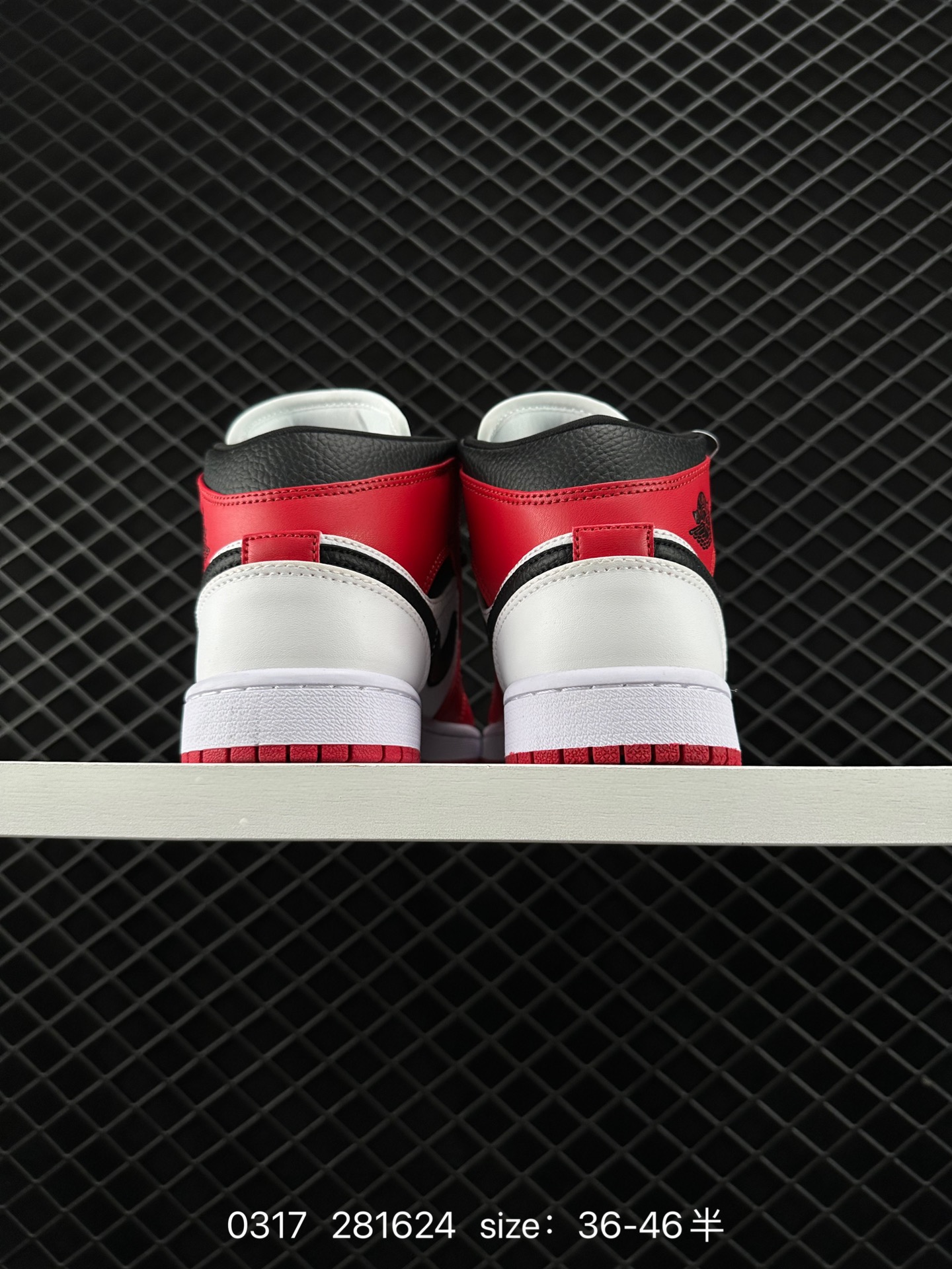 （NIKE）AIR JORDAN 1 MID